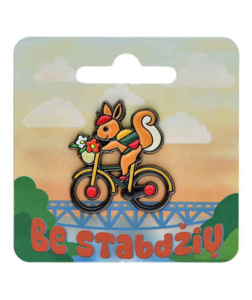 Ženkliukas voverė ant dviračio